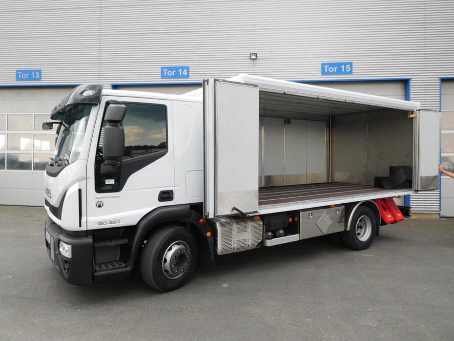 LKW mit Kofferaufbau